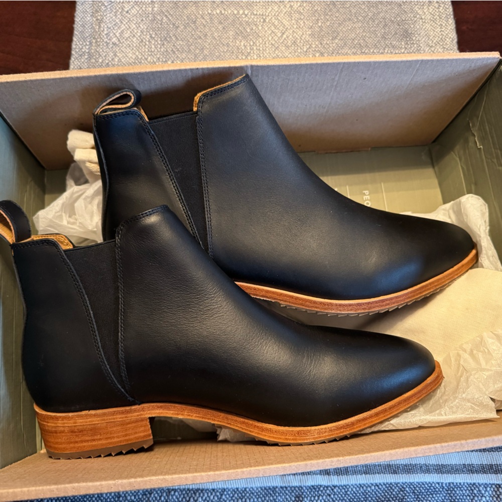 Nisolo Chelsea Boots size 8